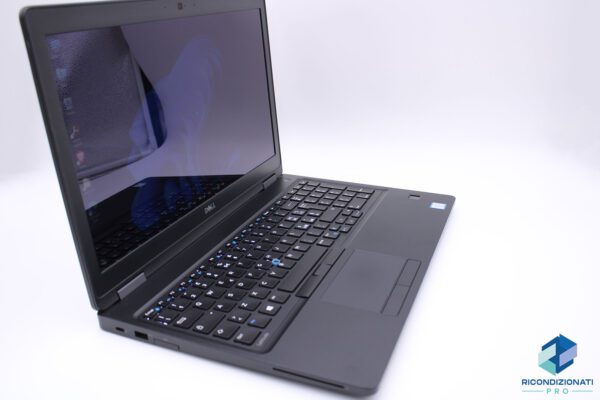 immagine reale notebook ricondizionato Dell Latitude 5580 touch screen lato sinistro