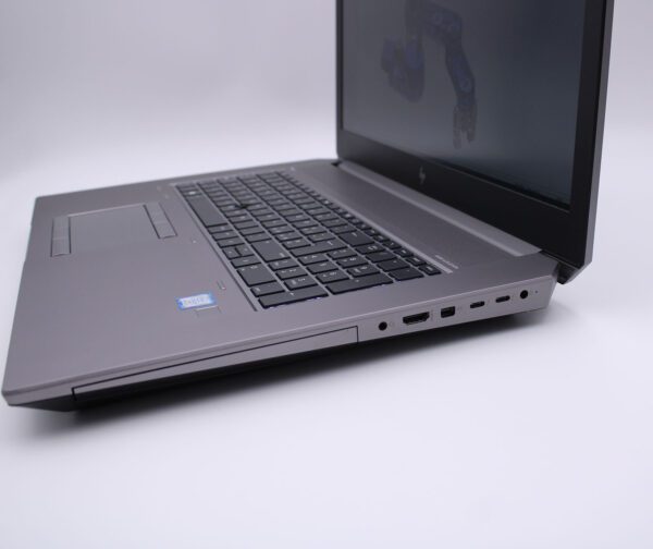 immagine reale Hp ZBook 17 G5 ricondizionato lato destro