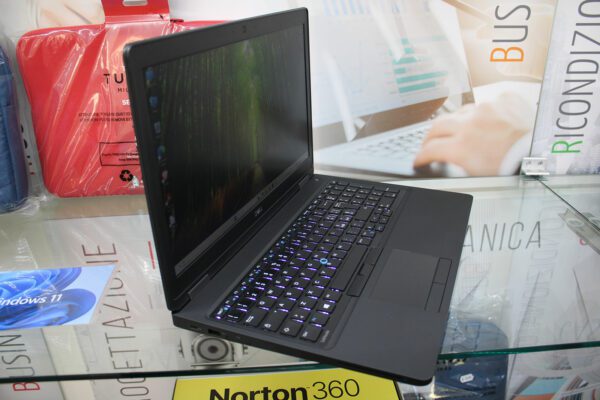 Dell Latitude 5590 lato sinistro