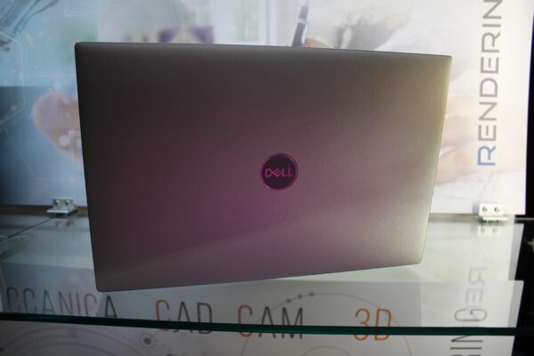 Dell Precision 5550 dietro