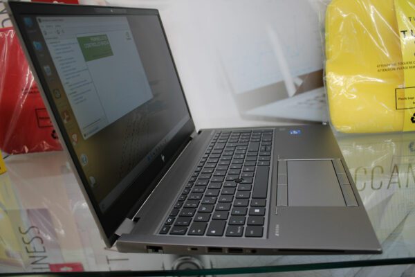 Hp Zbook Fury 15 G8 ricondizionato lato sinistro