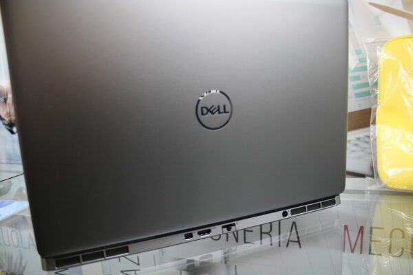 workstation portatile Dell Precision 7550 intel i9 ricondizionato porta posteriori