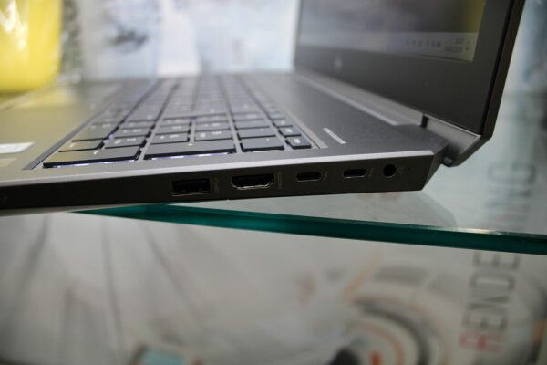 Hp ZBook 15 G6 lato destro