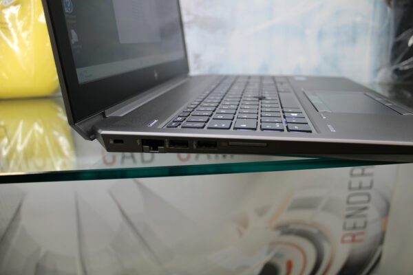 Hp ZBook 15 G6 lato sinistro