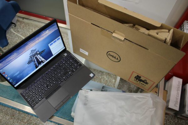 laptop Dell Latitude 5500 con scatola originale