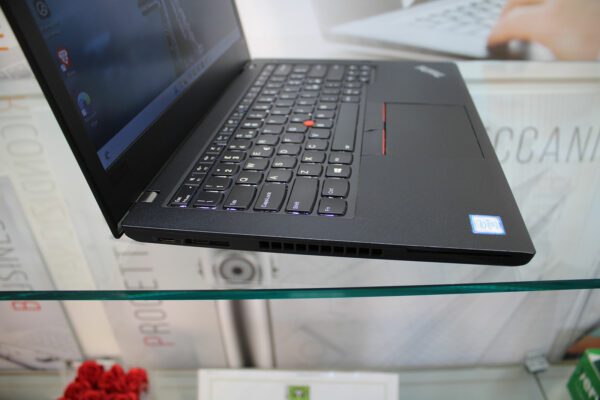 Lenovo ThinkPad T480 ricondizionato lato sinistro