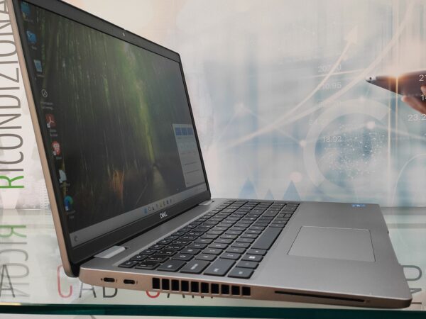 portatile Dell Latitude 5520 ricondizionato lato sinistra