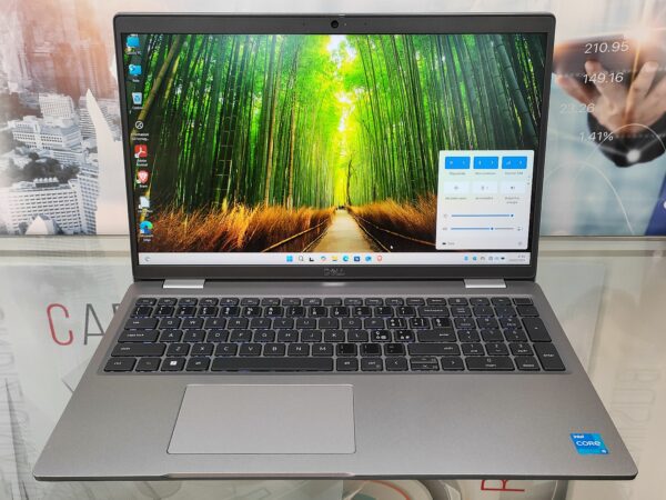 Foto autentiche notebook Dell Latitude 5520 ricondizionato