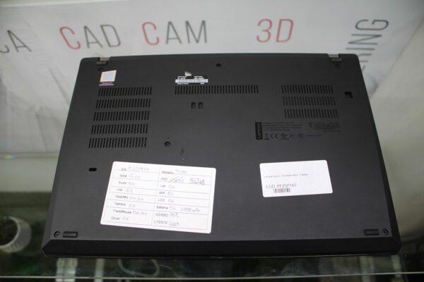 Lenovo ThinkPad T490 ricondizionato sotto