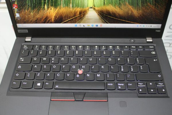 foto Lenovo ThinkPad T490 ricondizionato tastiera italiana