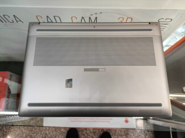 foto parte inferiore workstation Hp ZBook Fury G11 ricondizionato pari al nuovo
