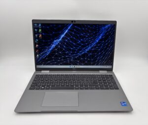 immagine reale-dell-latitude-5520-frontale.jpg